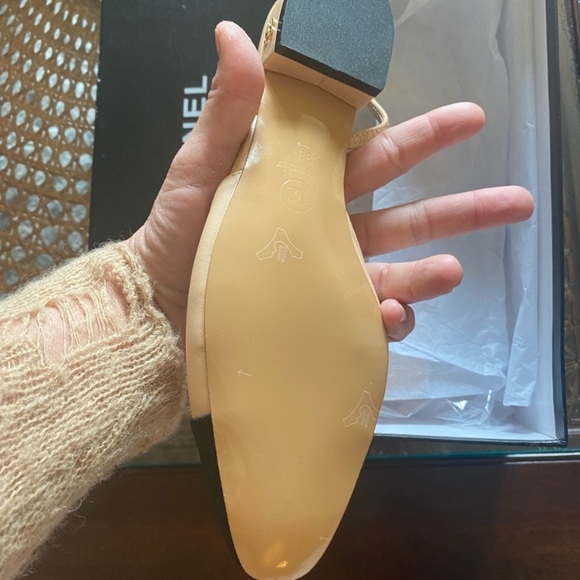 Brand New Chanel and 💯 authentic - Picture 4 of 7